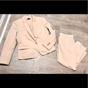 Ann Taylor Tan Pant Suit Size 12